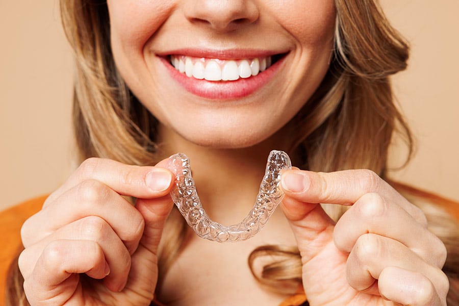Brackets o Invisalign, ¿cuál es la mejor opción para ti?